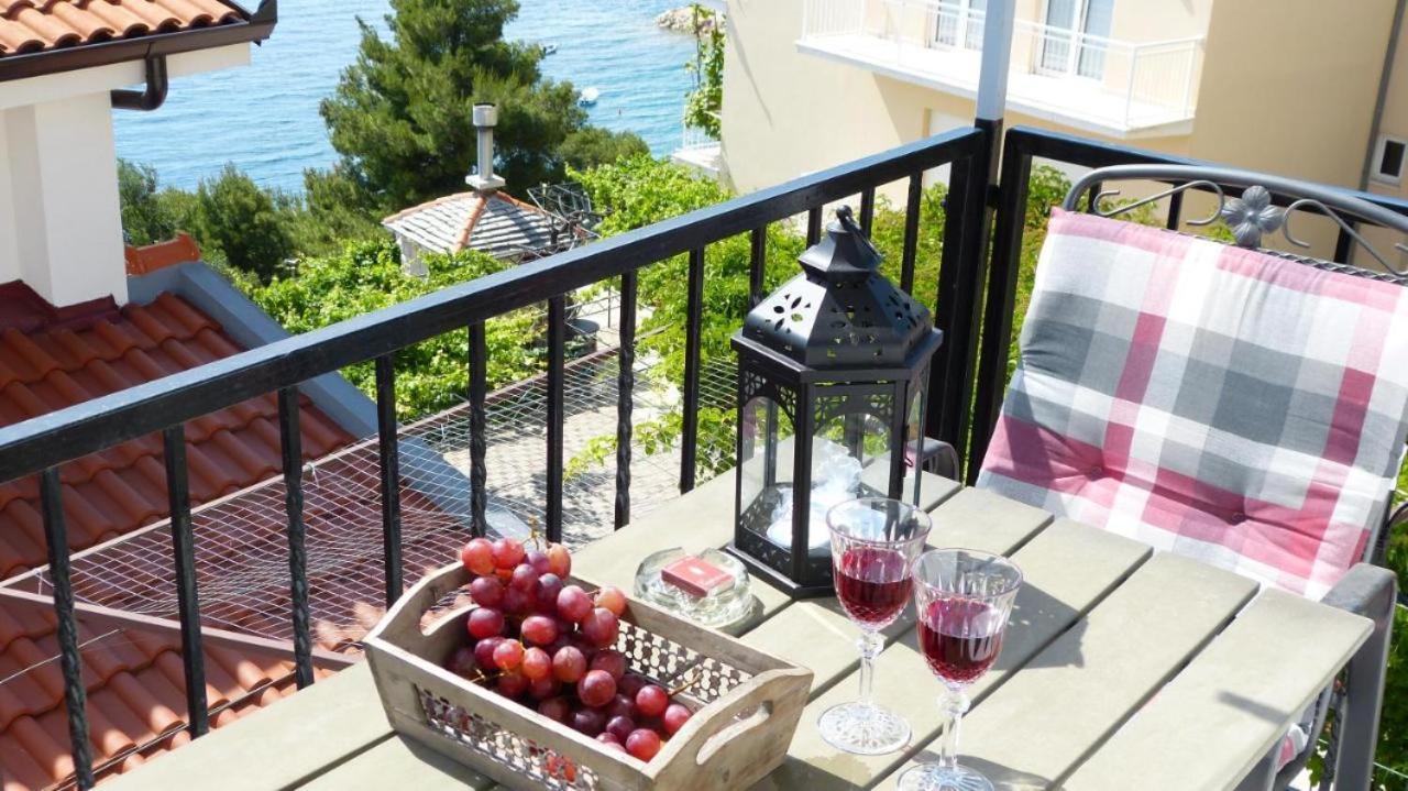 Beach Apartments Nemira 오미스 외부 사진