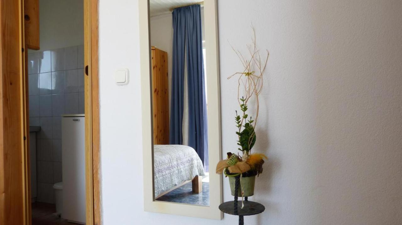 Beach Apartments Nemira 오미스 외부 사진
