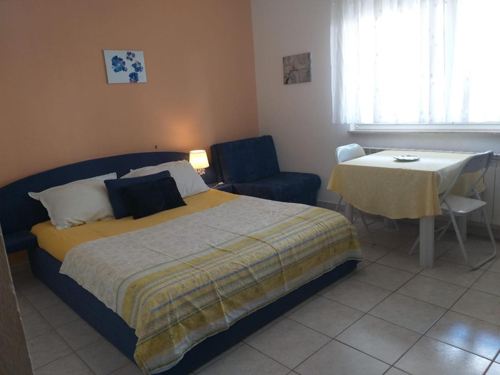 Beach Apartments Nemira 오미스 외부 사진