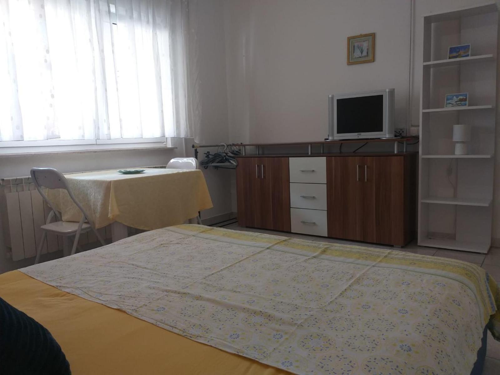 Beach Apartments Nemira 오미스 외부 사진