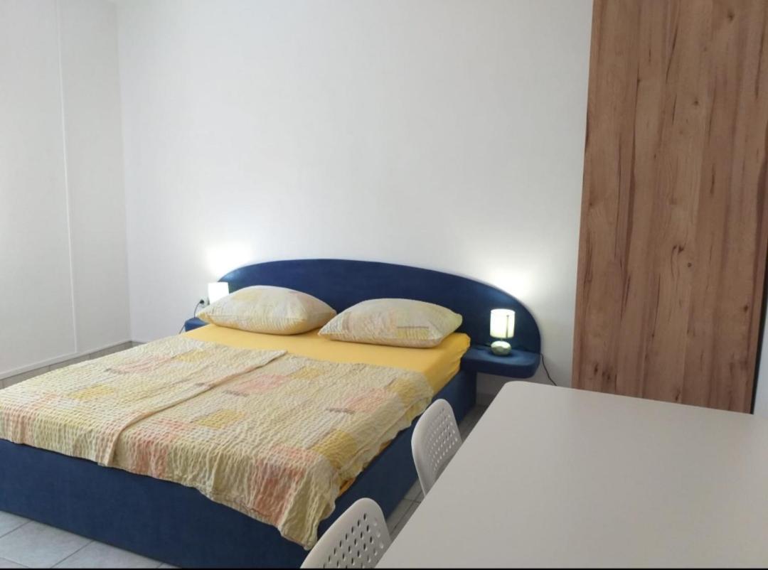 Beach Apartments Nemira 오미스 외부 사진